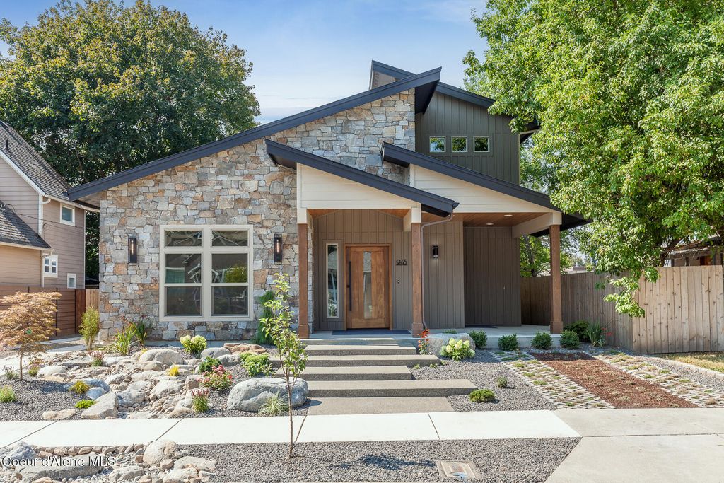 Photo of 945 5TH St, Coeur dAlene, ID 83814 (MLS # 25-7533)