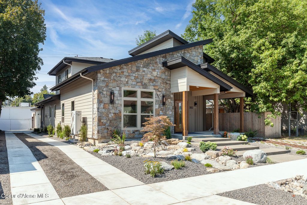 Photo of 945 5TH St, Coeur dAlene, ID 83814 (MLS # 25-7533)