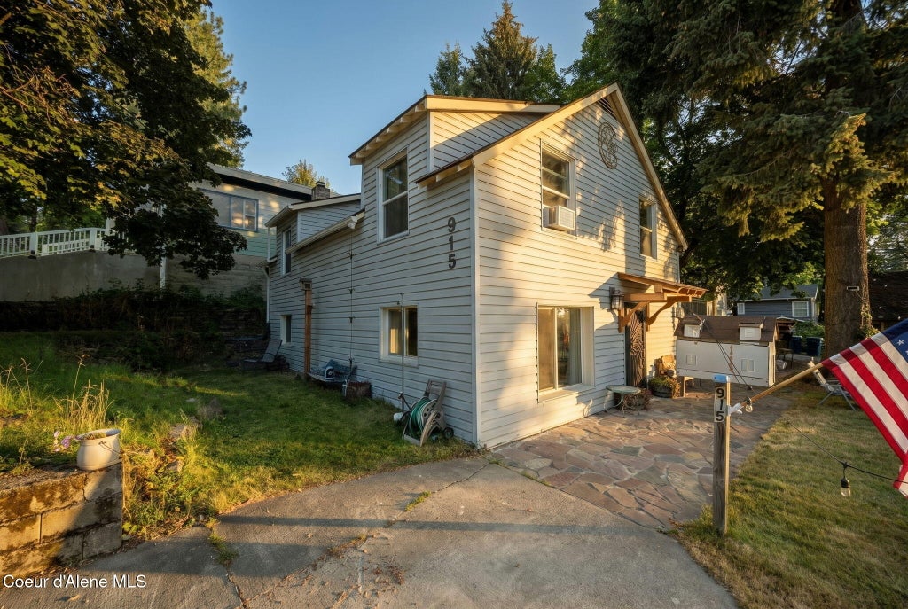 Photo of 915 Boyd AVE, Coeur dAlene, ID 83814 (MLS # 26-8956)