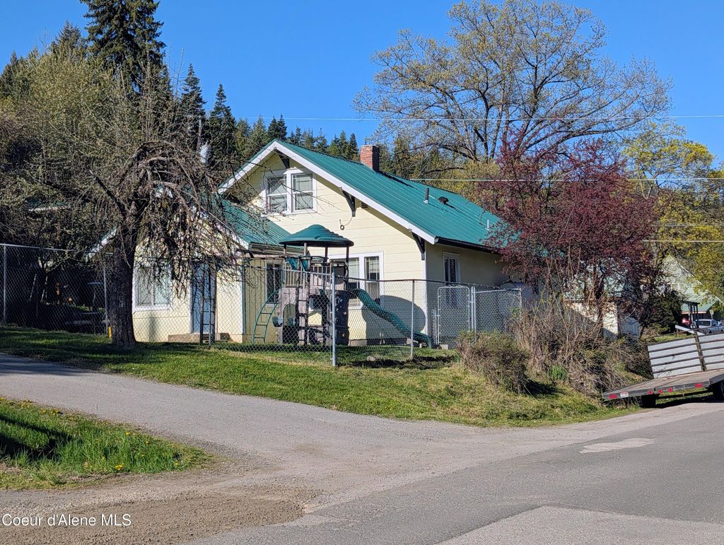 Photo of 505 10th, St. Maries, ID 83861 (MLS # 26-4245)