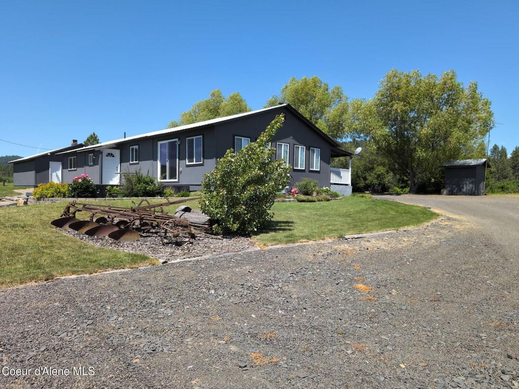 Photo of 331 15th St, Plummer, ID 83851 (MLS # 25-5933)