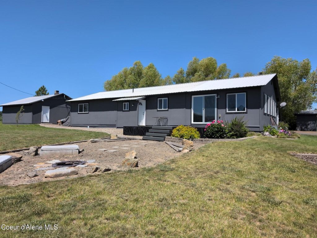 Photo of 331 15th St, Plummer, ID 83851 (MLS # 25-5933)