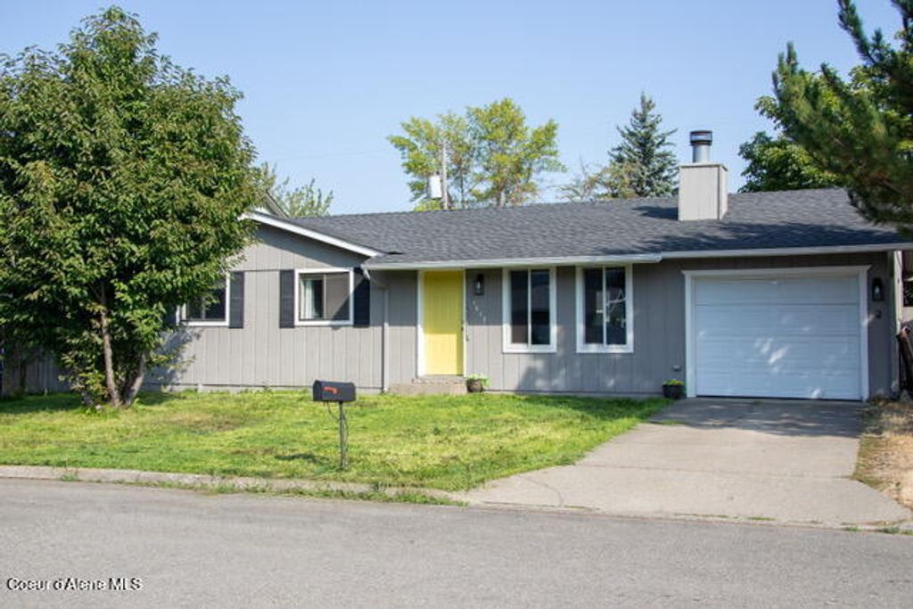 Photo of 1613 PARK Ln, Post Falls, ID 83854 (MLS # 25-9553)