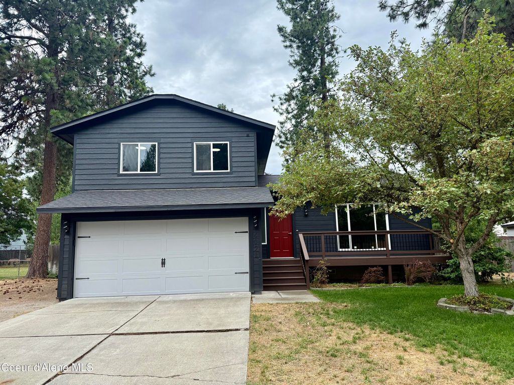Photo of 6091 GALEWOOD Dr, Coeur dAlene, ID 83815 (MLS # 25-7390)