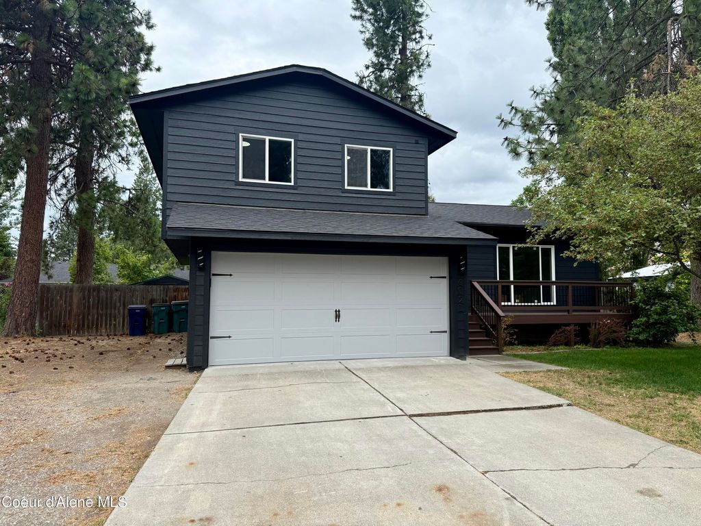 Photo of 6091 GALEWOOD Dr, Coeur dAlene, ID 83815 (MLS # 25-7390)