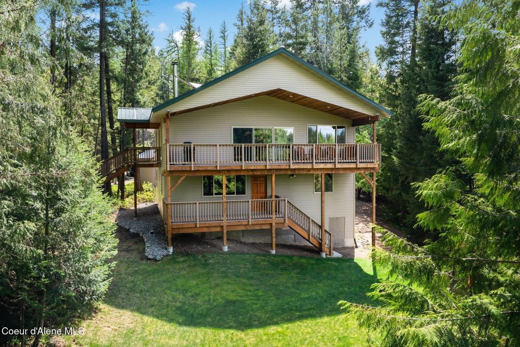 Photo of 335 Tamarack Ln, Sagle, ID 83860 (MLS # 25-4498)