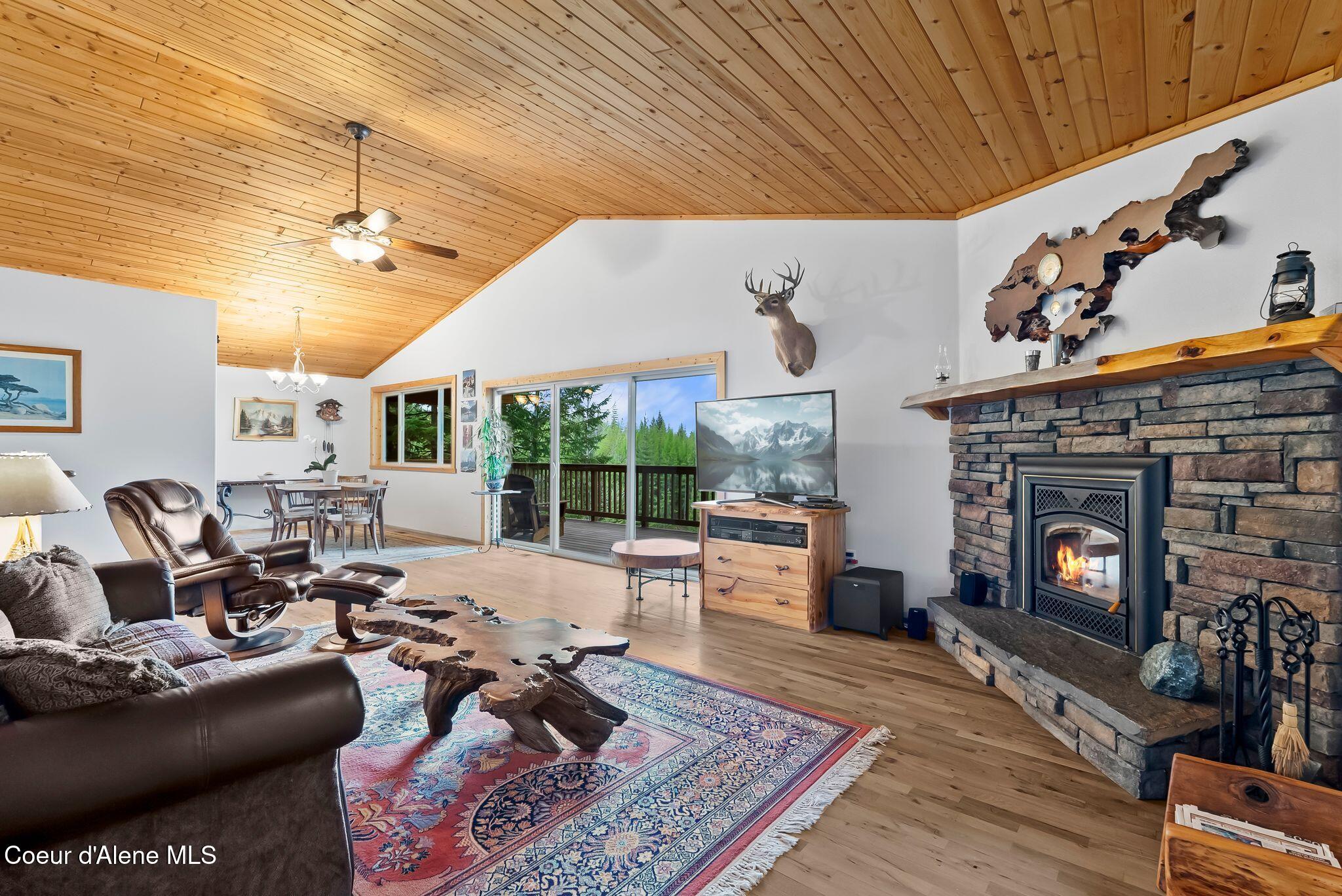 335 Tamarack Ln, Sagle, Alaska image 8