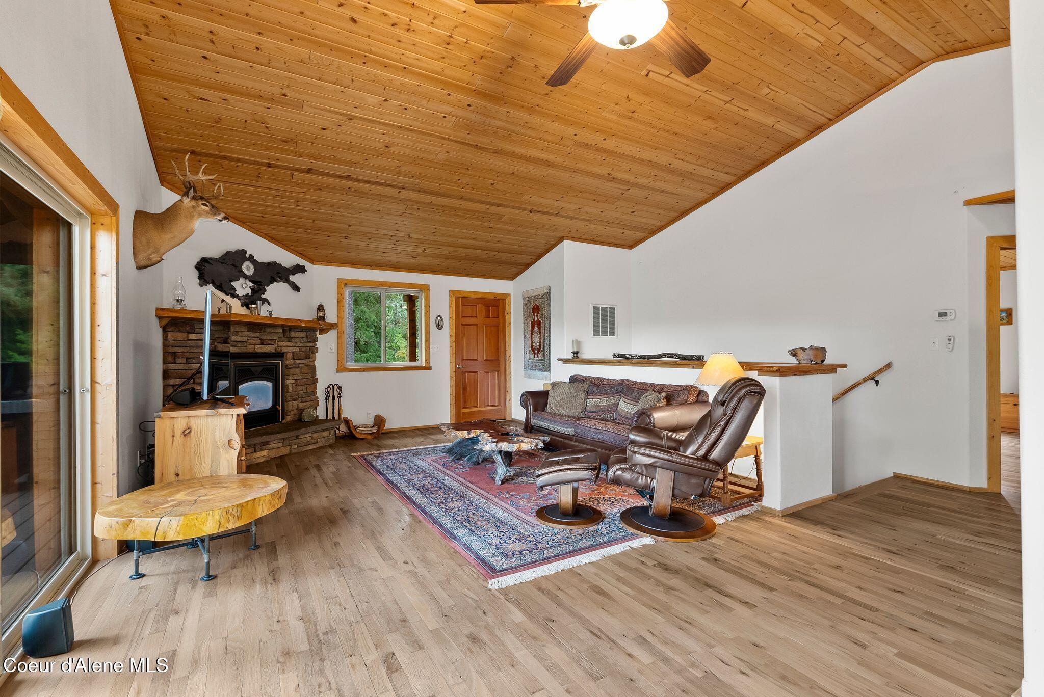 335 Tamarack Ln, Sagle, Alaska image 10
