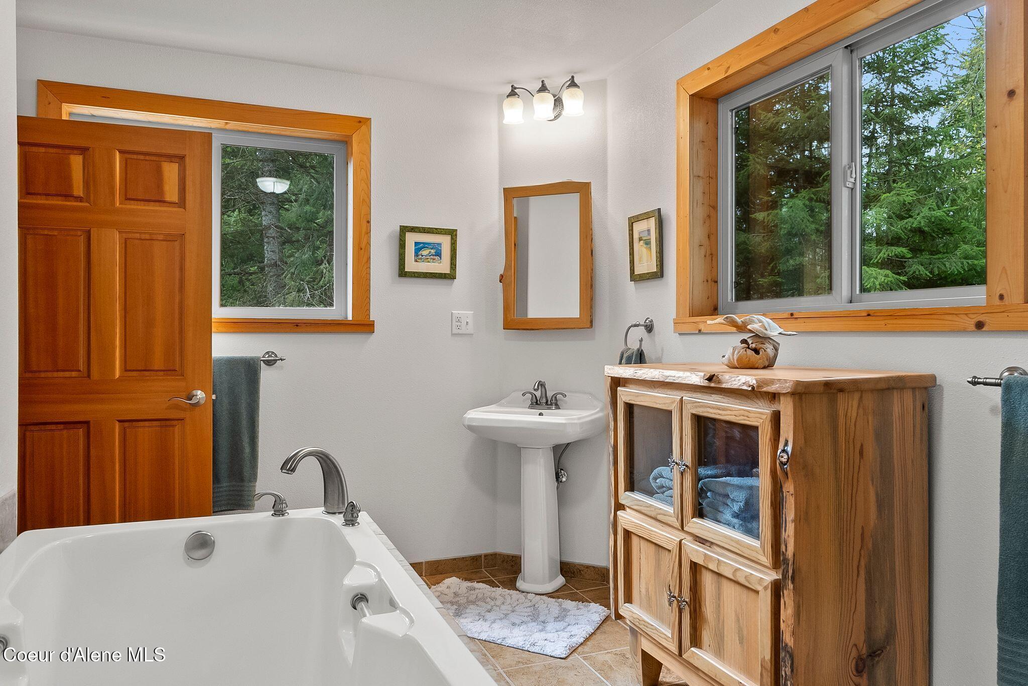 335 Tamarack Ln, Sagle, Alaska image 22