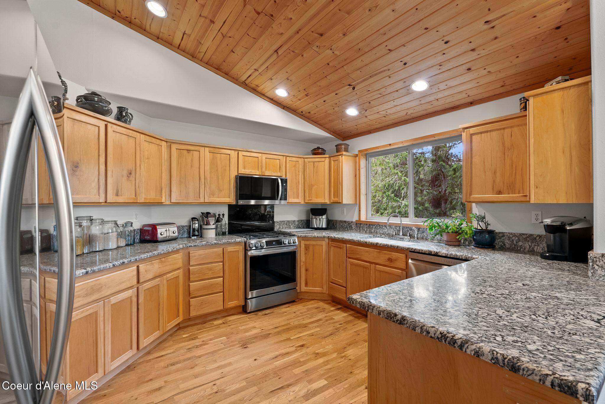 335 Tamarack Ln, Sagle, Alaska image 11
