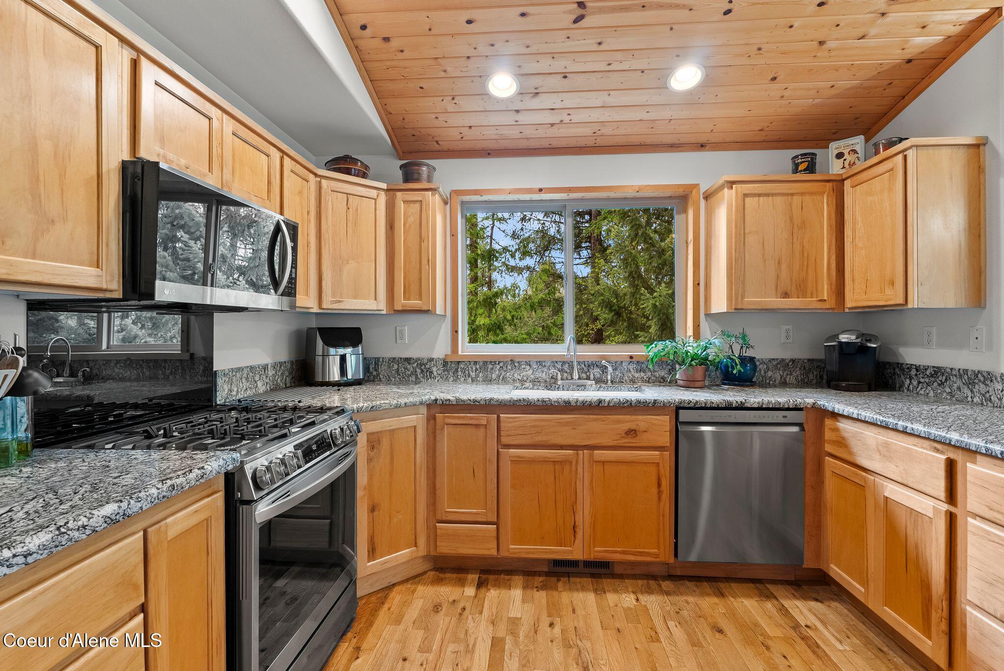 335 Tamarack Ln, Sagle, Alaska image 12