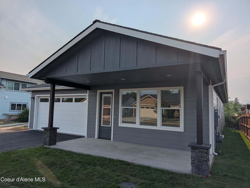 Photo of 1525 Nicholas Way, Sandpoint, ID 83864 (MLS # 26-8366)