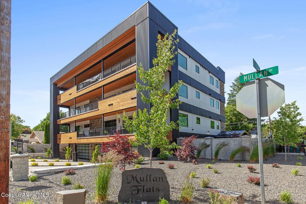 Photo of 2027 Mullan Ave, Coeur dAlene, ID 83814 (MLS # 26-1296)