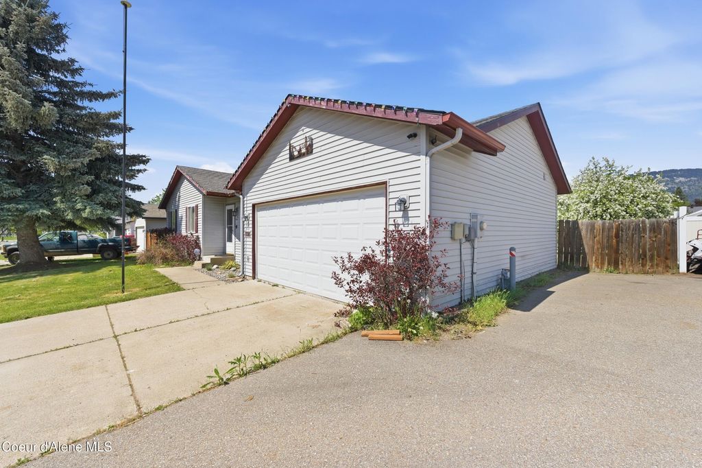 Photo of 6637 Silverado St, Rathdrum, ID 83858 (MLS # 26-4615)