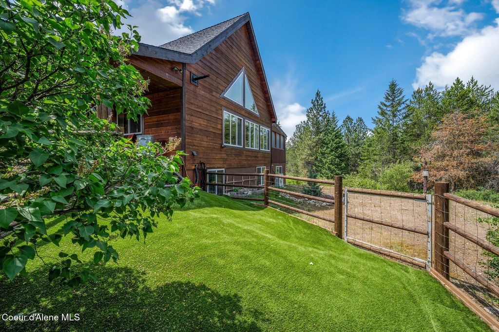 Photo of 9067 COEUR D ALENE Dr, Spirit Lake, ID 83869 (MLS # 25-6173)