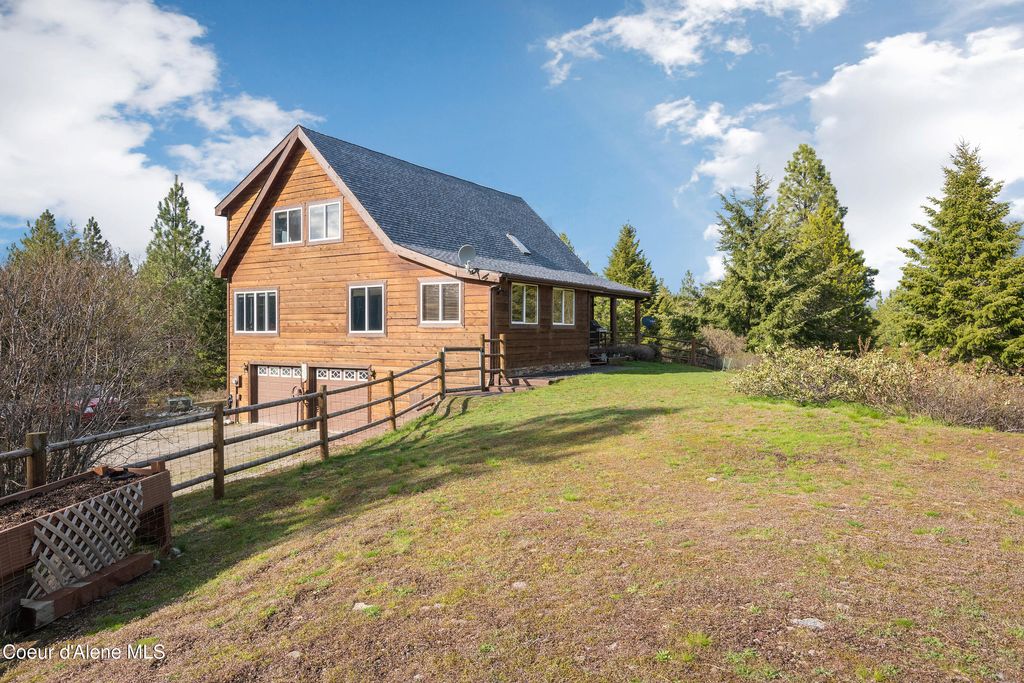 Photo of 9067 COEUR D ALENE Dr, Spirit Lake, ID 83869 (MLS # 25-6173)