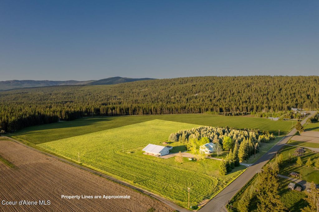 Photo of 407 Fawn LN, Bonners Ferry, ID 83805 (MLS # 26-4545)