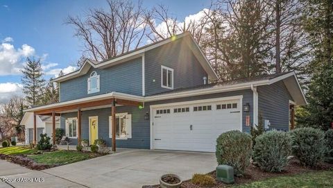 Photo of 411 Louis Ln, Sandpoint, ID 83864 (MLS # 26-2619)