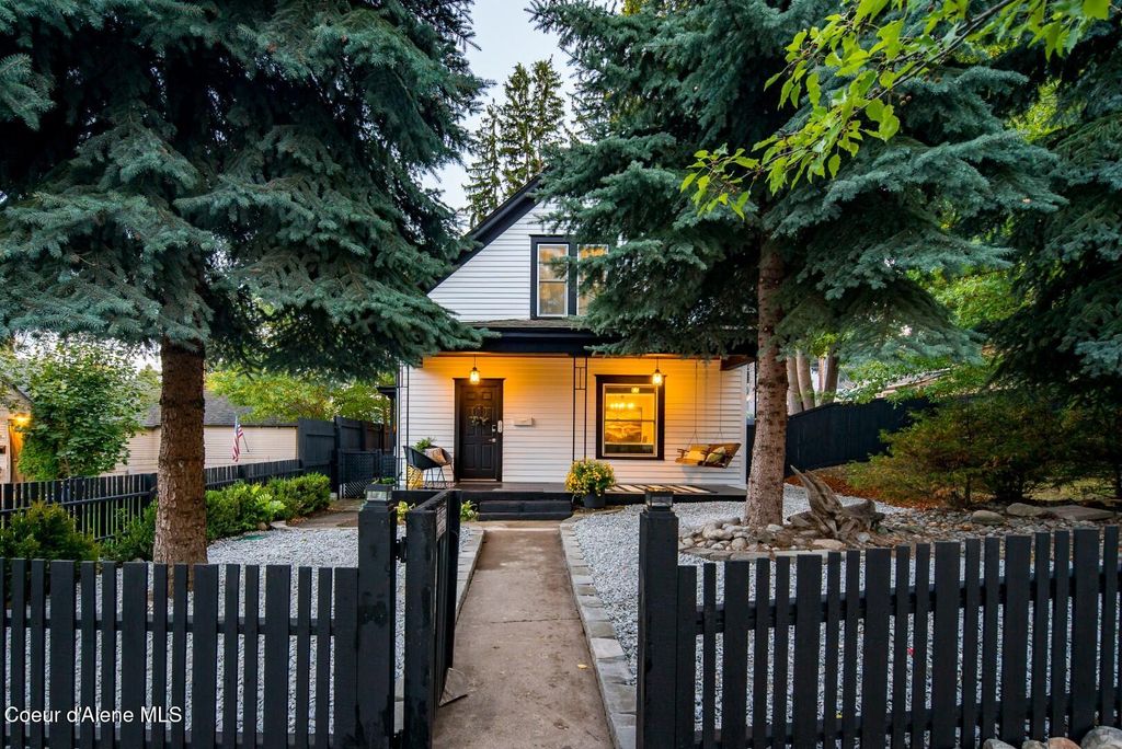 Photo of 1014 INDIANA Ave, Coeur dAlene, ID 83814 (MLS # 25-10165)