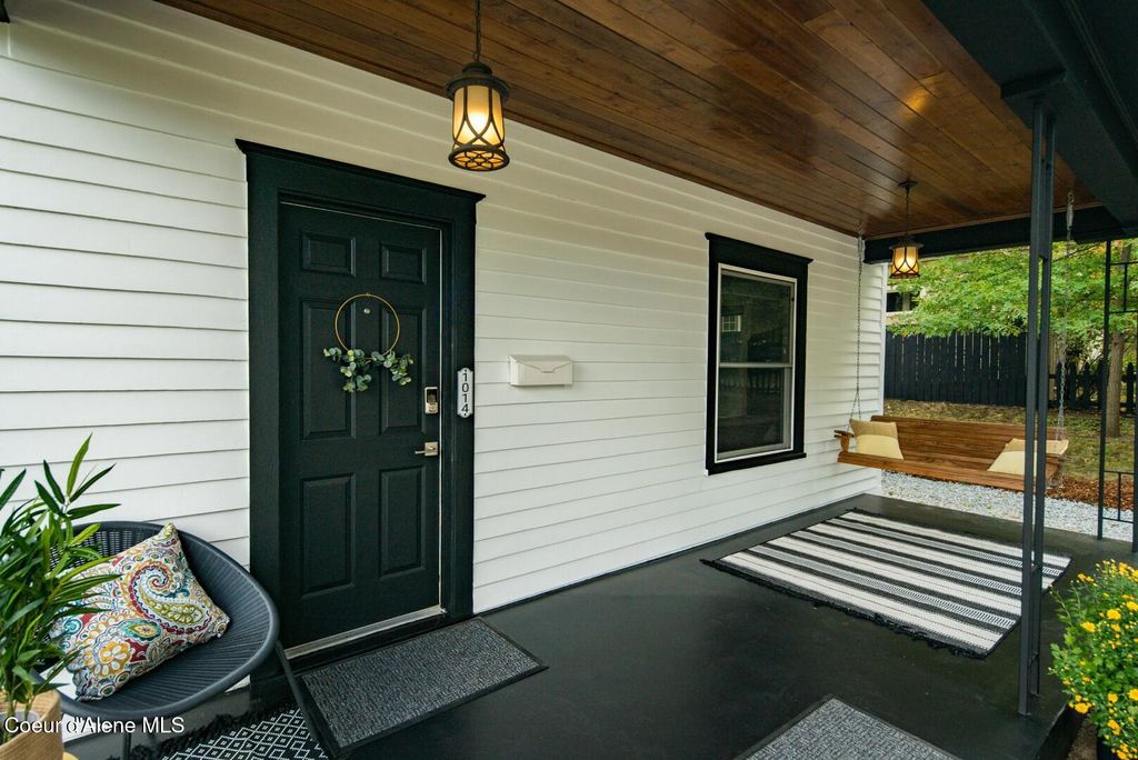Photo of 1014 INDIANA Ave, Coeur dAlene, ID 83814 (MLS # 25-10165)