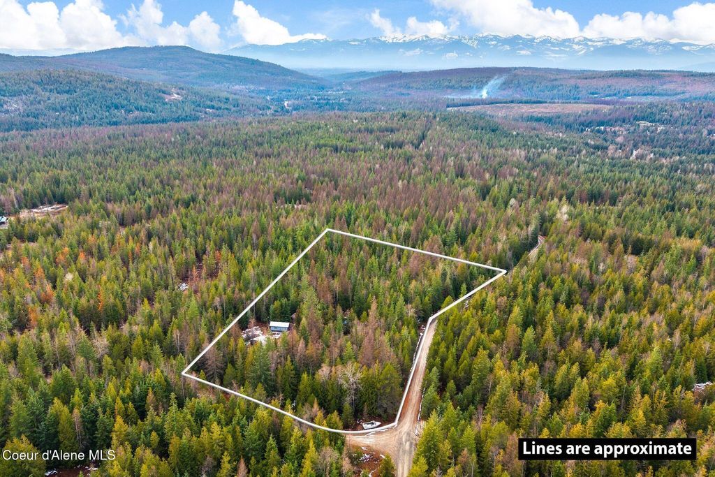 Photo of 762 High Rd, Sandpoint, ID 83864 (MLS # 25-11461)