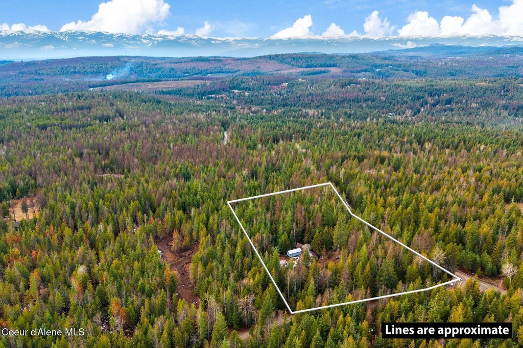 Photo of 762 High Rd, Sandpoint, ID 83864 (MLS # 25-11461)