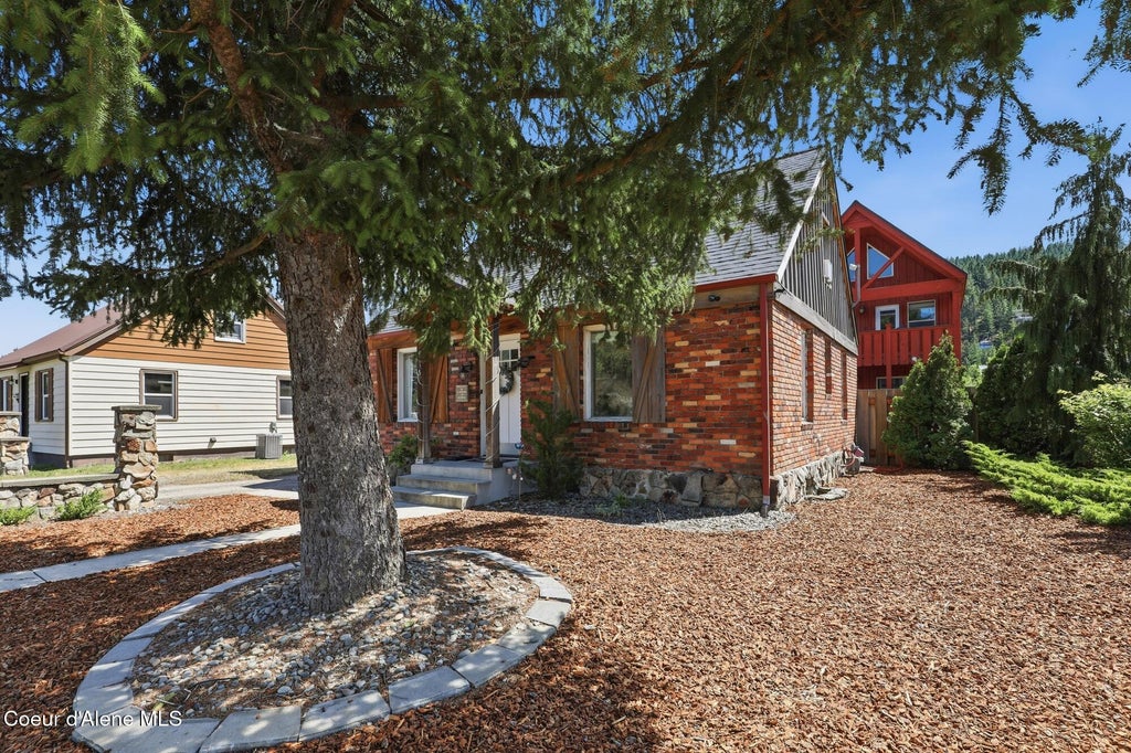 Photo of 515 BUNKER AVE # 1, Kellogg, ID 83837 (MLS # 26-6936)