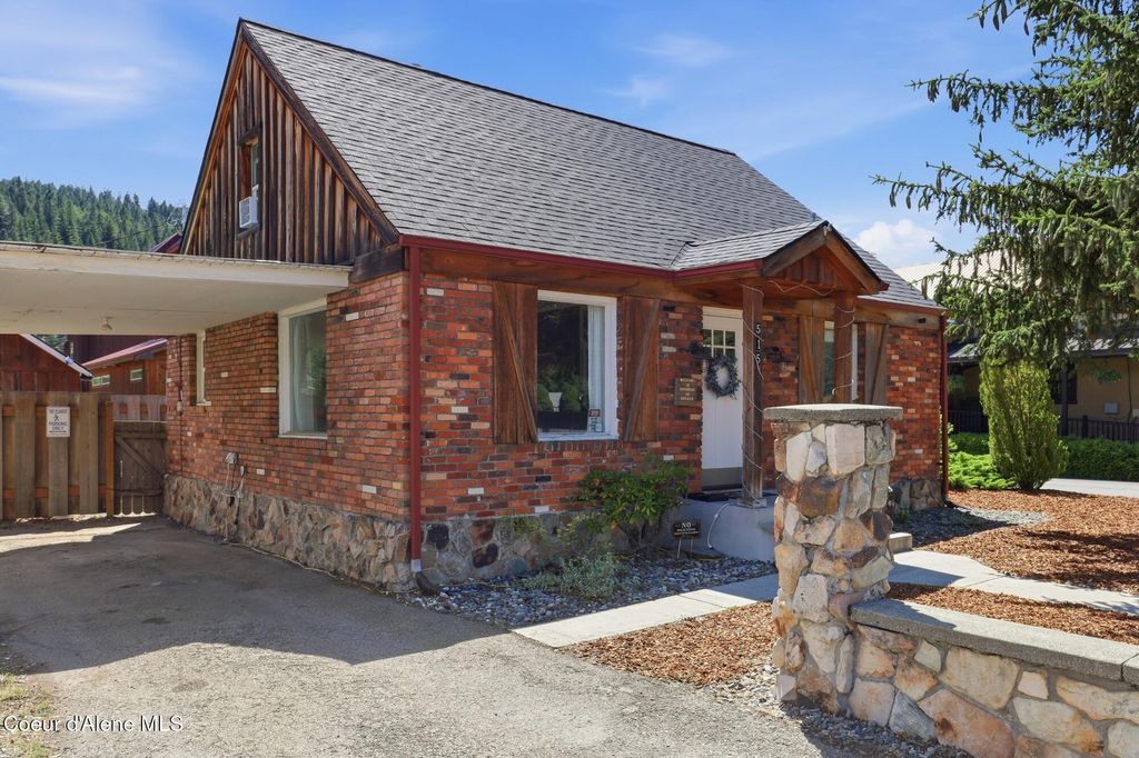 Photo of 515 BUNKER AVE # 1, Kellogg, ID 83837 (MLS # 26-6936)