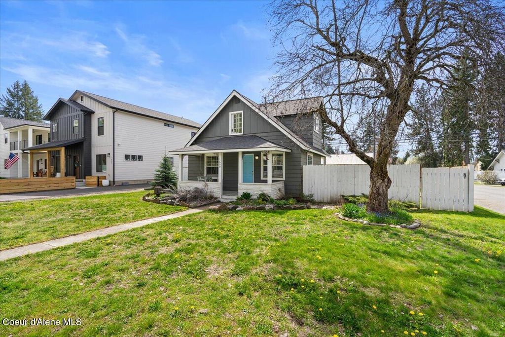Photo of 1602 Coeur d'Alene Ave, Coeur dAlene, ID 83814 (MLS # 26-3838)