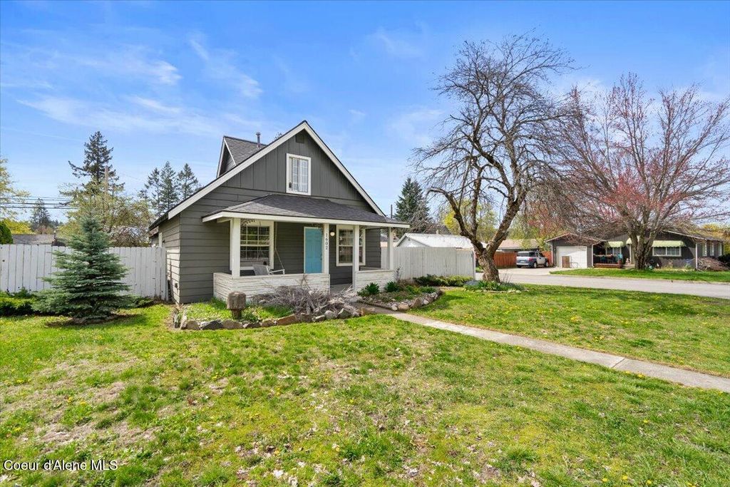 Photo of 1602 Coeur d'Alene Ave, Coeur dAlene, ID 83814 (MLS # 26-3838)