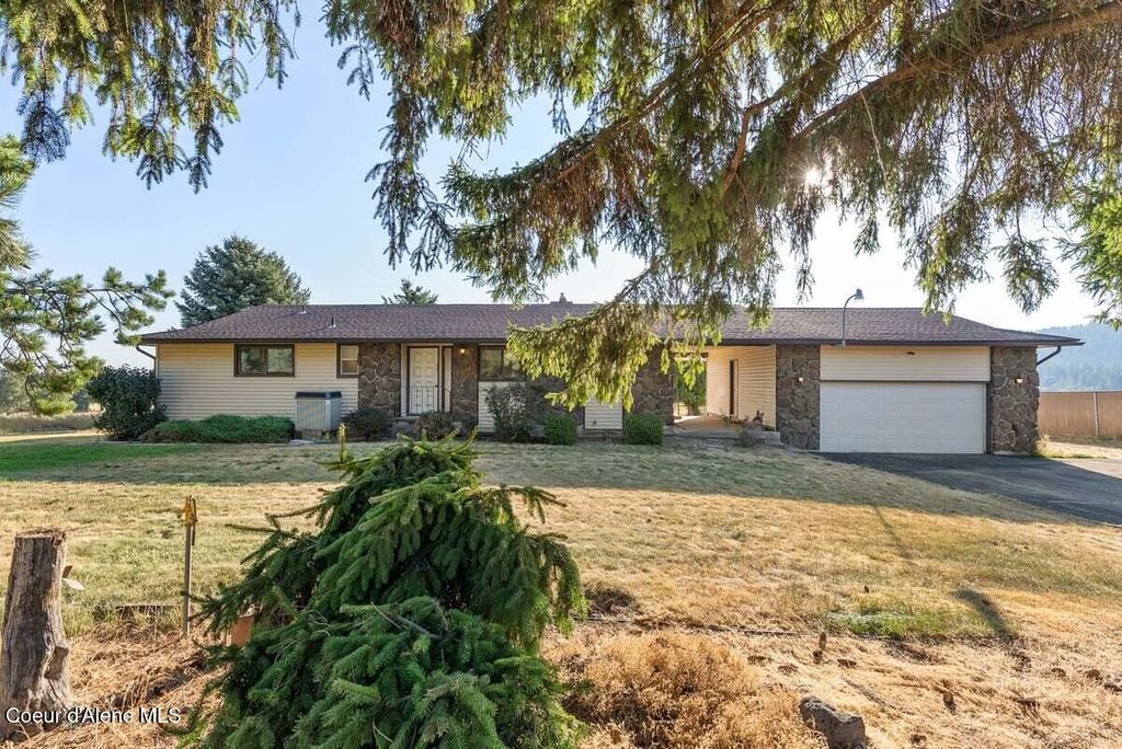 Photo of 5621 Conklin Rd, Greenacres, WA 99016 (MLS # 25-9815)