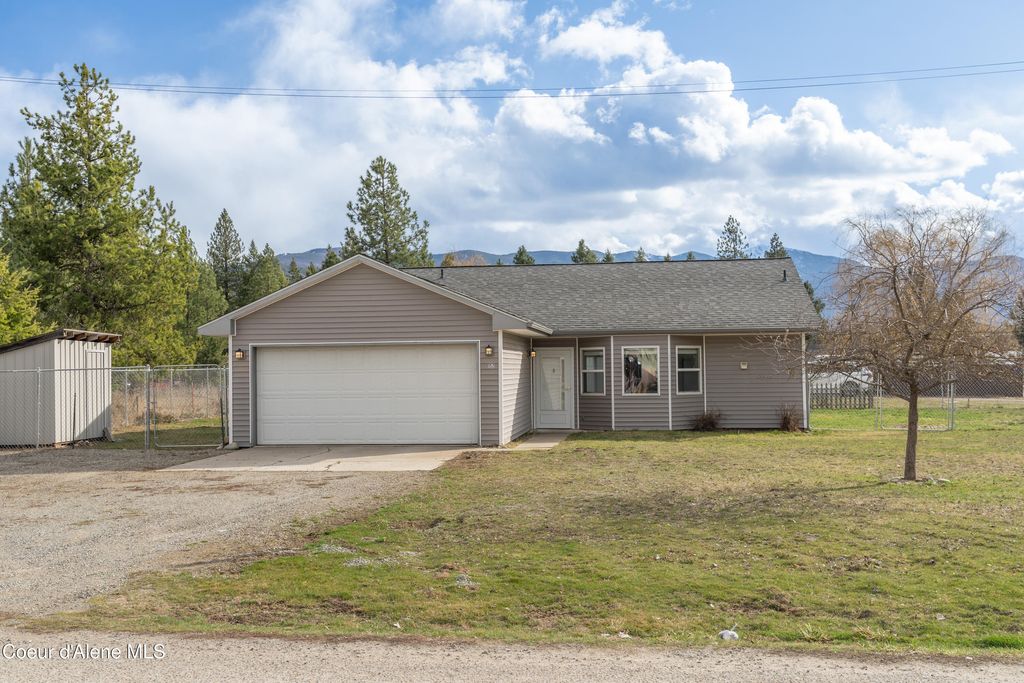 Photo of 152 Cherry Ln, Moyie Springs, ID 83845 (MLS # 26-2069)