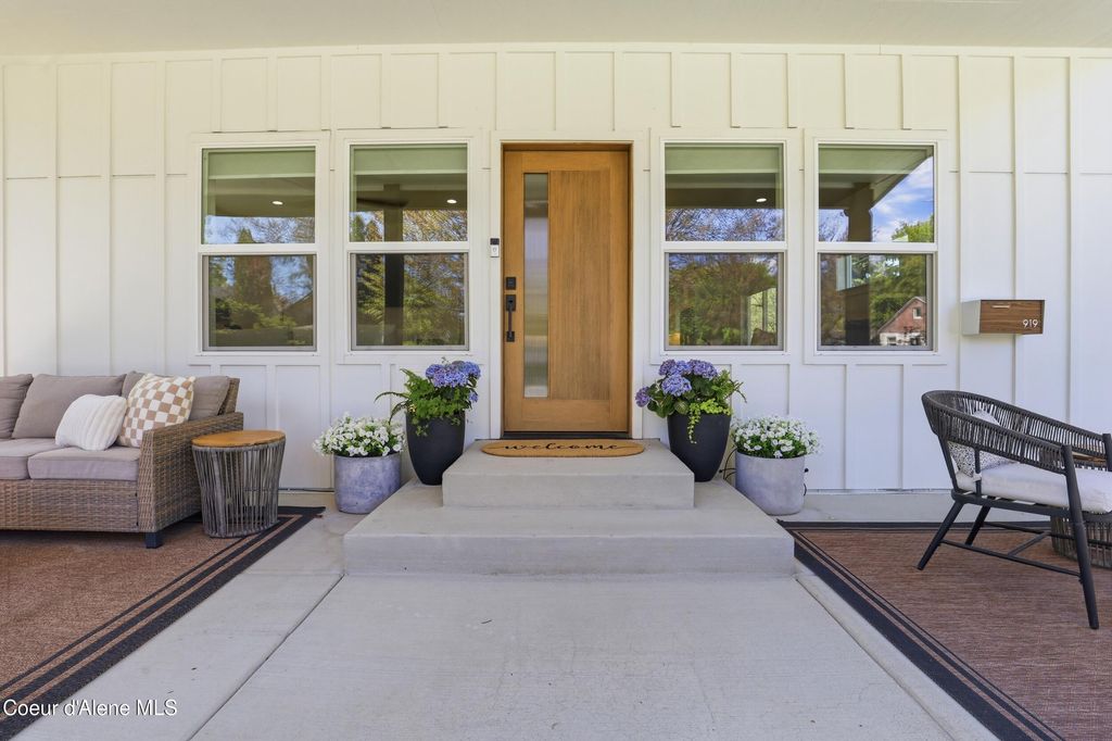Photo of 919 C St, Coeur dAlene, ID 83814 (MLS # 26-4258)