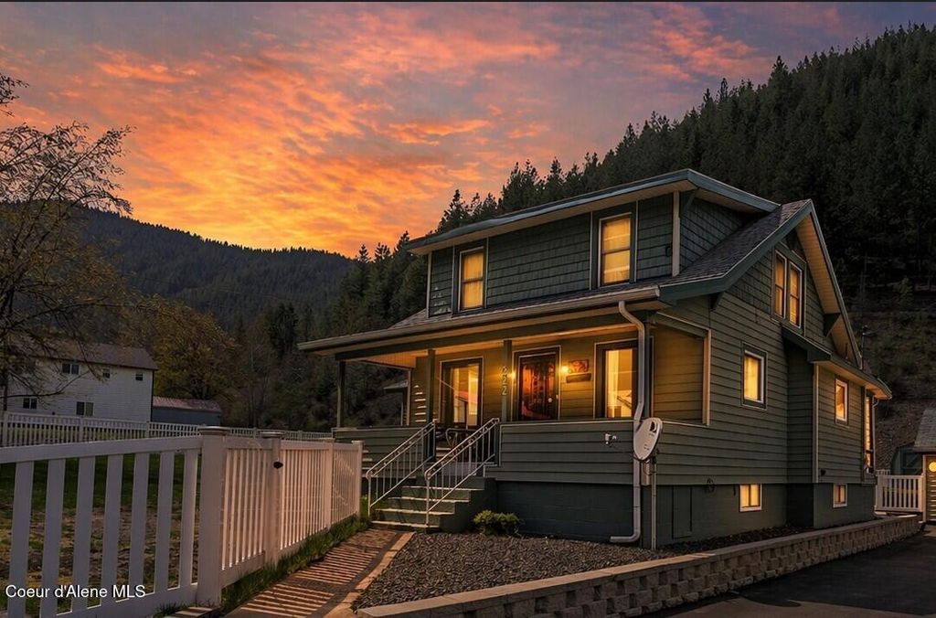 Photo of 332 Main St, Wardner, ID 83837 (MLS # 26-3984)