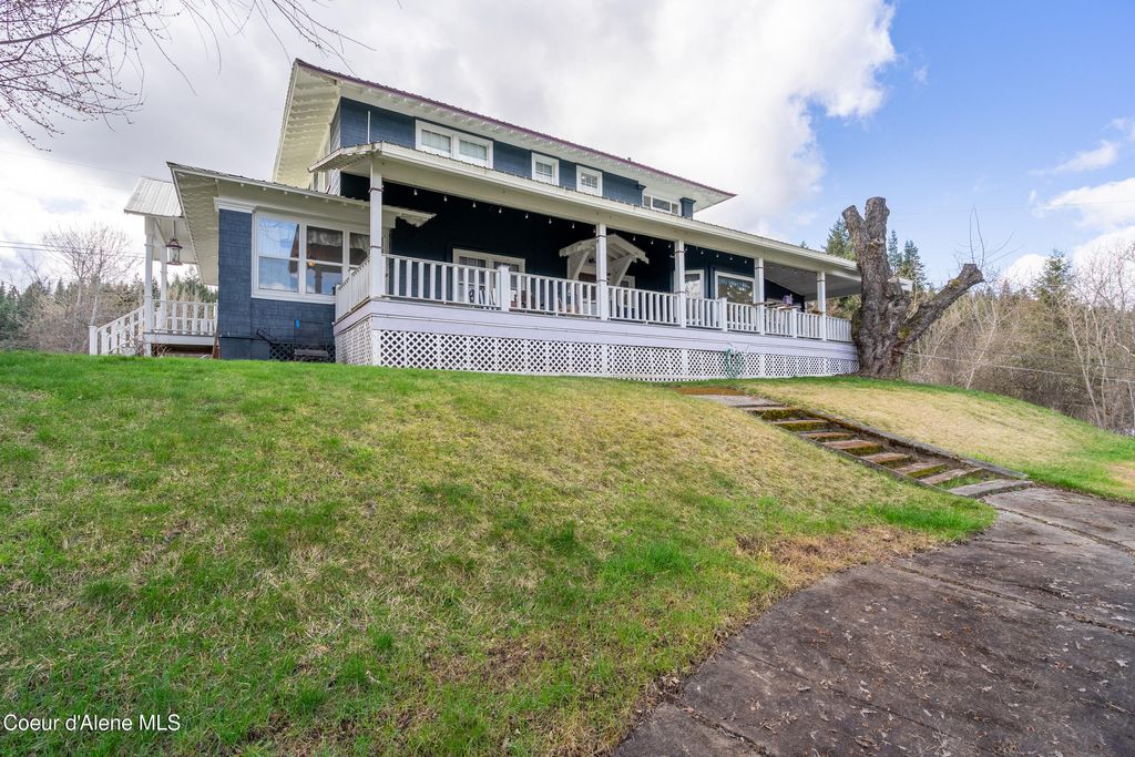 Photo of 1002 Highland Ave Ave, St. Maries, ID 83861 (MLS # 25-9884)