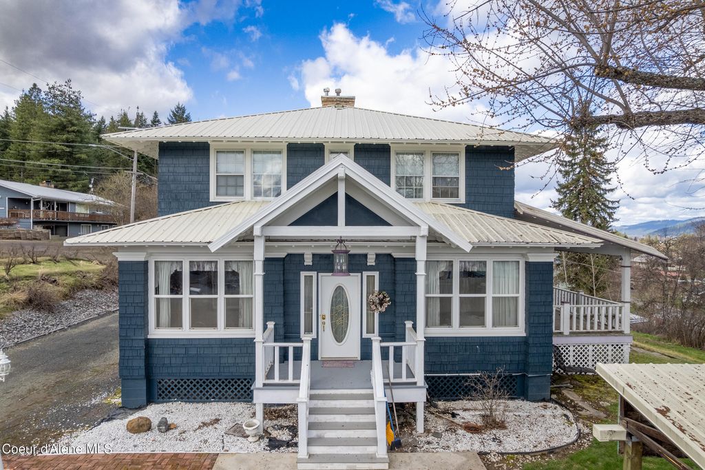 Photo of 1002 Highland Ave Ave, St. Maries, ID 83861 (MLS # 25-9884)