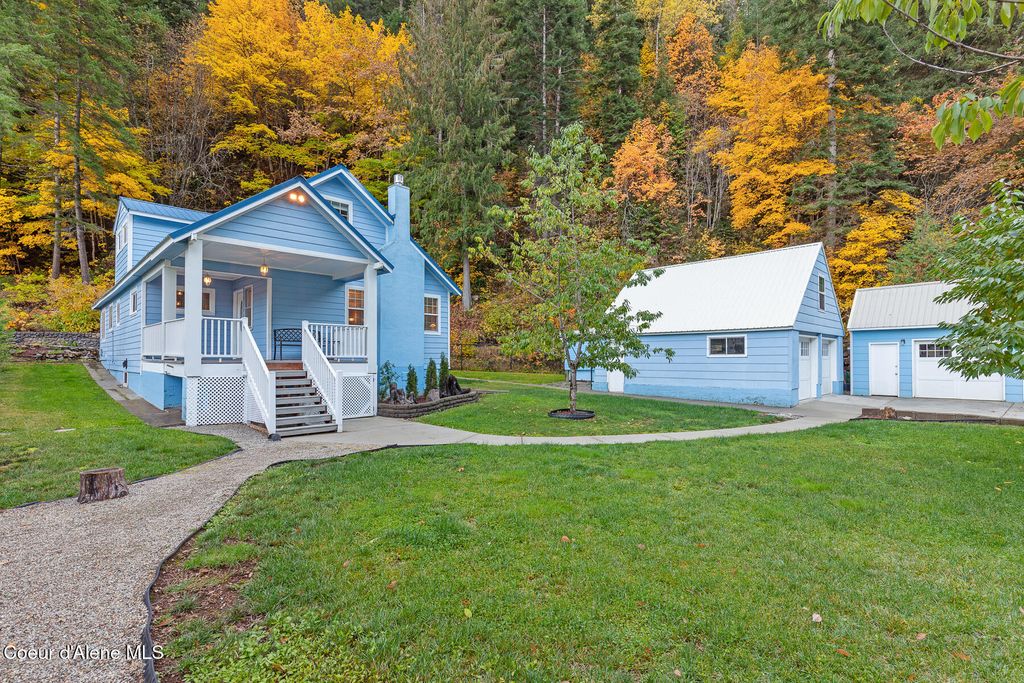 Photo of 191 King St, Wallace, ID 83873 (MLS # 25-10561)