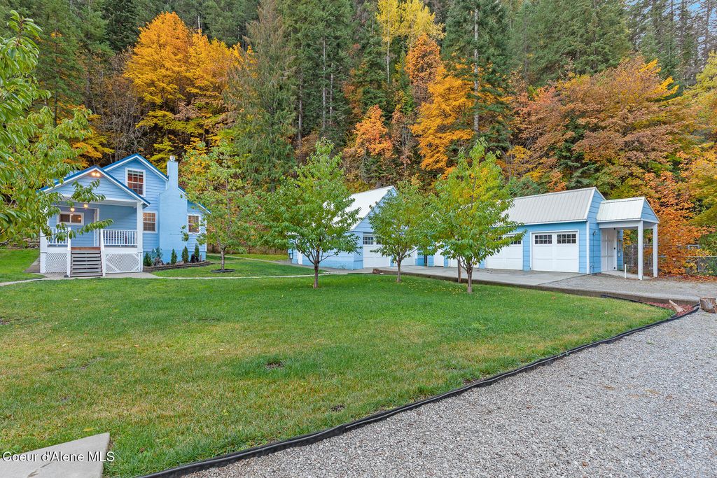 Photo of 191 King St, Wallace, ID 83873 (MLS # 25-10561)