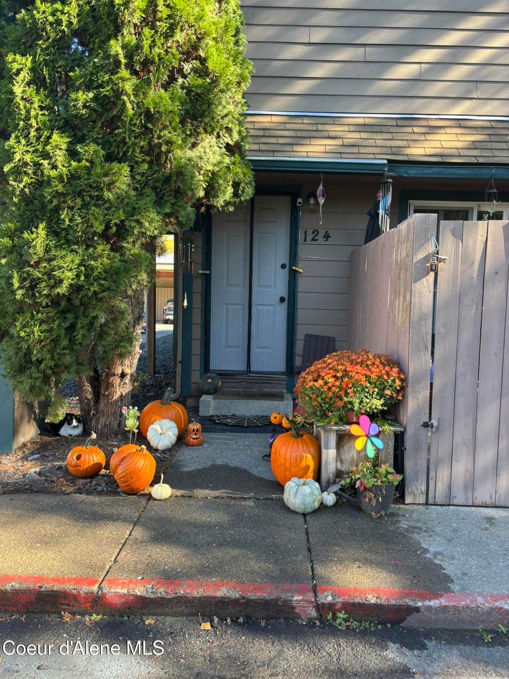 Photo of 124 Willow Tree LN, Hayden, ID 83835 (MLS # 26-10242)
