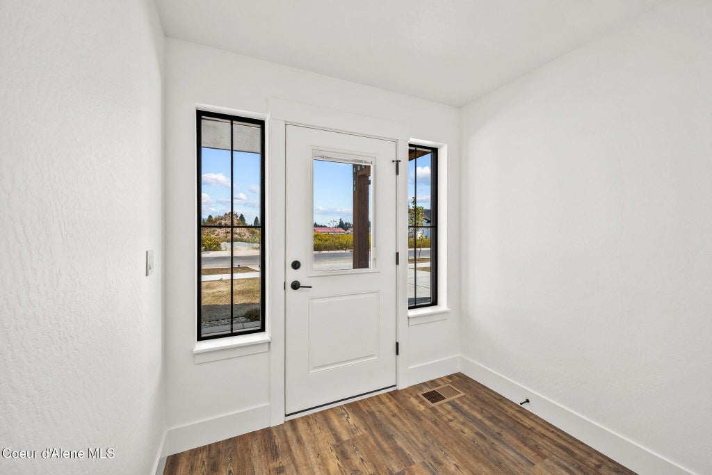 Photo of 1173 Jersey St, Sandpoint, ID 83864 (MLS # 26-10221)