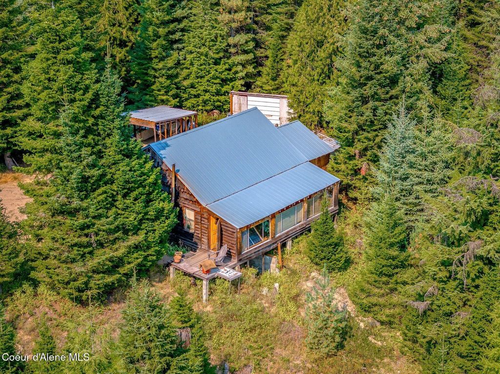 Photo of 1213 Tanglewood Dr, Priest River, ID 83856 (MLS # 25-9159)