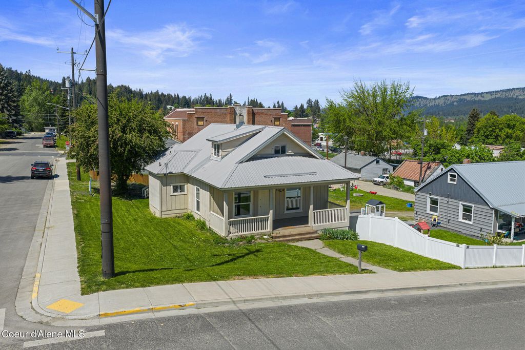 Photo of 141 13th St, St. Maries, ID 83861 (MLS # 26-4640)