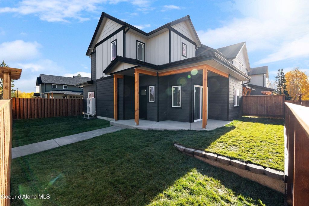 Photo of 1683 Onyx Ct, Sandpoint, ID 83864 (MLS # 25-10850)