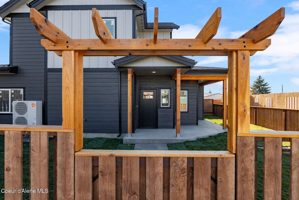 Photo of 1683 Onyx Ct, Sandpoint, ID 83864 (MLS # 25-10850)