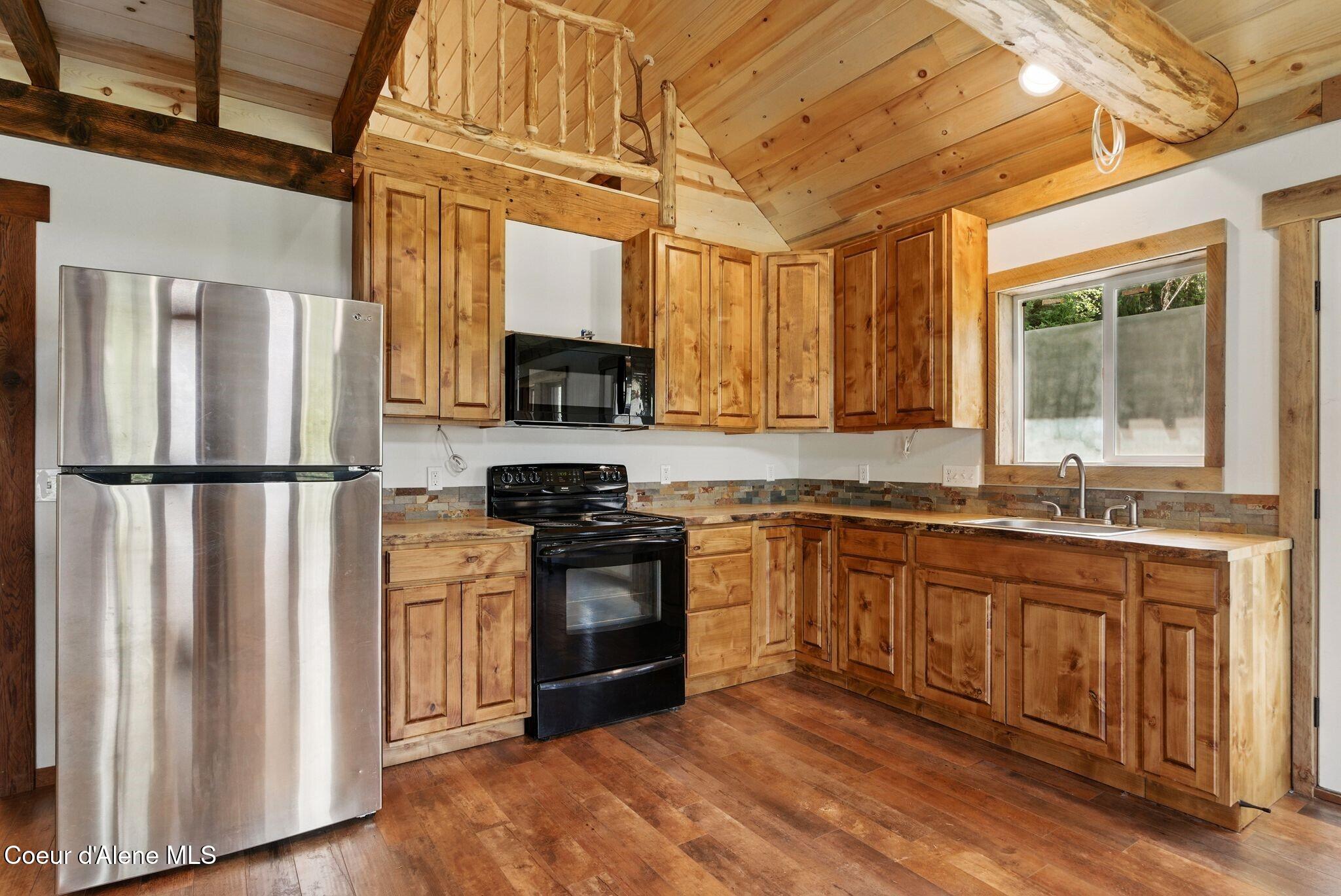 76 S Shadow Valley Ln, Clark Fork, Alaska image 9
