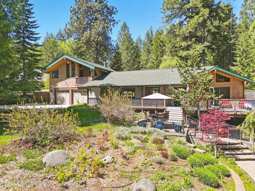 Photo of 471 Kaniksu Shores Rd Rd, Sandpoint, ID 83864 (MLS # 25-5266)