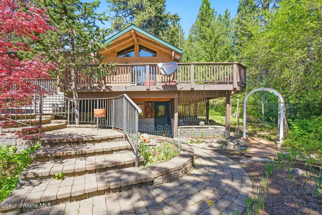 Photo of 471 Kaniksu Shores Rd Rd, Sandpoint, ID 83864 (MLS # 25-5266)