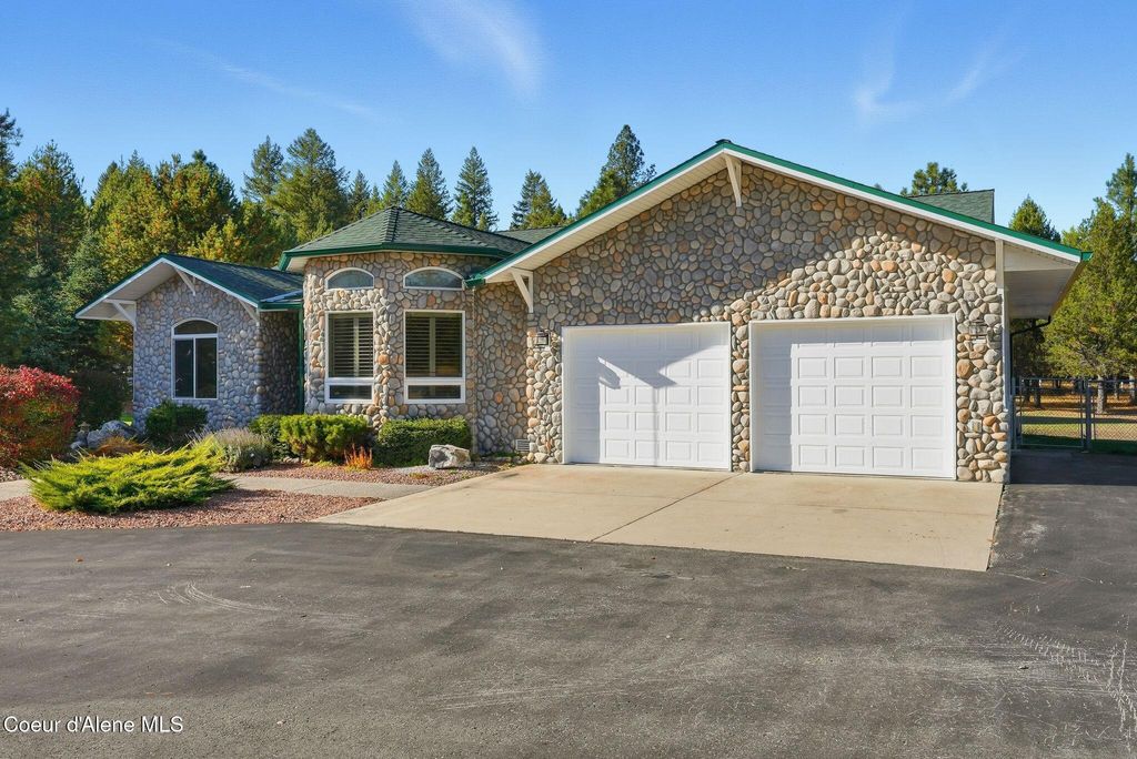 Photo of 573 Tam Tam Dr, Sagle, ID 83860 (MLS # 25-10558)