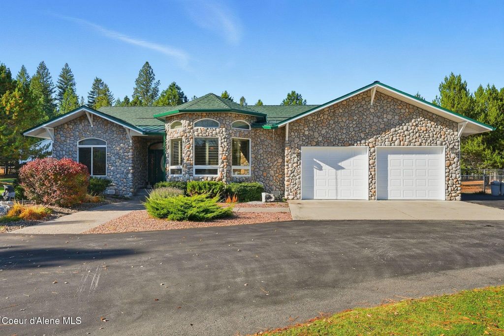 Photo of 573 Tam Tam Dr, Sagle, ID 83860 (MLS # 25-10558)