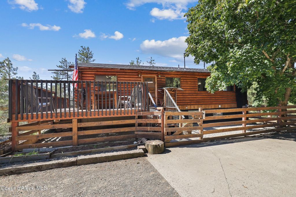 Photo of 15987 CHANTILLY Ln, Post Falls, ID 83854 (MLS # 26-3886)